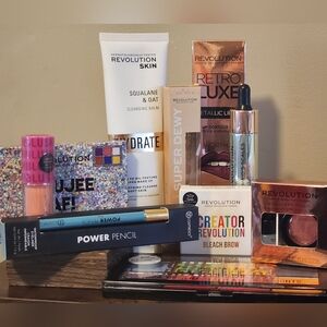 MAKEUP BEAUTY BUNDLE 10pc, REVOLUTION